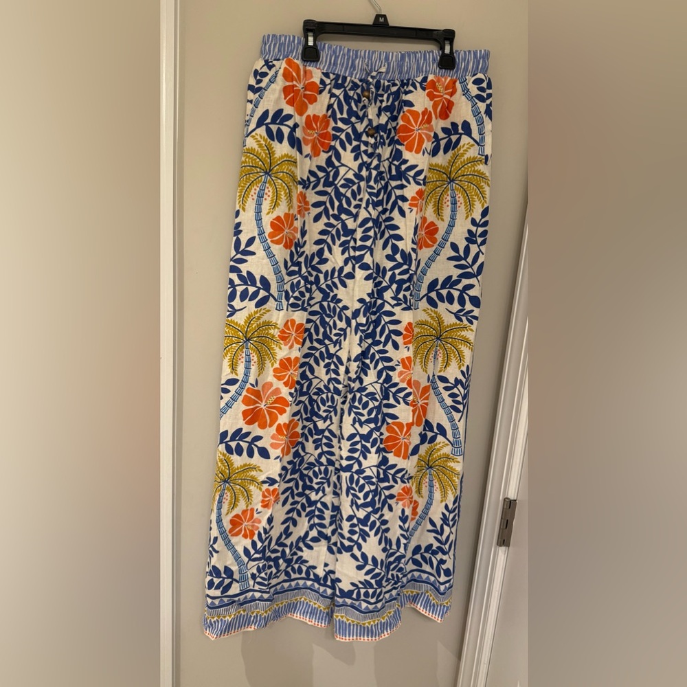 Haute hippie floral pants size M and is NWT